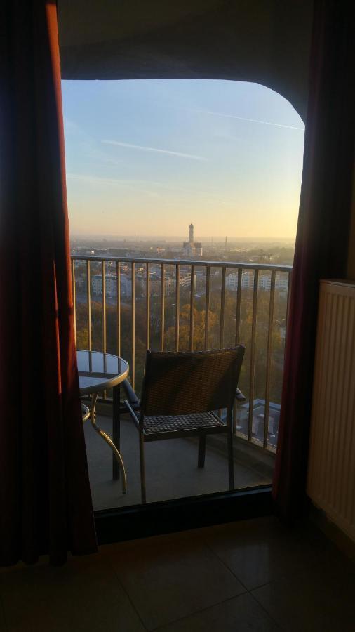 Hotelturm Augusta Esterno foto